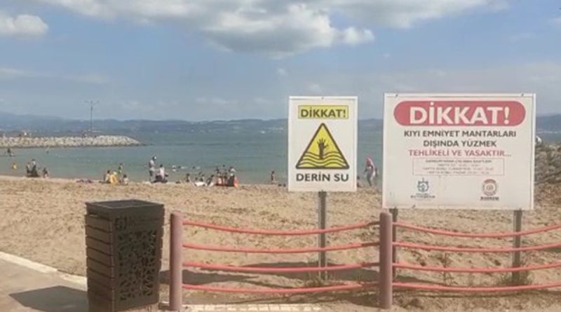 Gece denize girip boğulan genç hayatını kaybetti