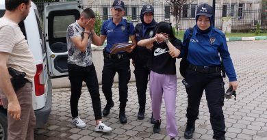 Genç sevgililer biber gazı sıktıkları astsubayın telefonunu gasp ettiler