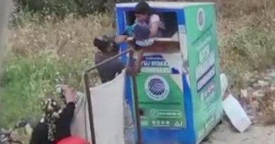 Giysi kumbarasından hırsızlık kamerada