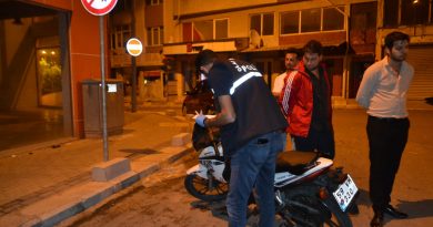 Görüntülü konuşurken motosikletinin çalındığını telefon kamerasından gördü