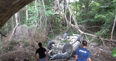 Gümüşhane’de işçileri taşıyan kamyonet köprüden düştü: 4 yaralı