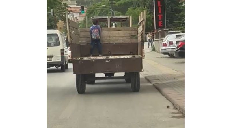Güvenliksiz okul yolculuğu cep telefonu kamerasında