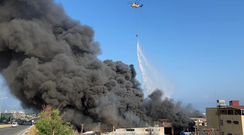 Hatay'da antrepo yangını