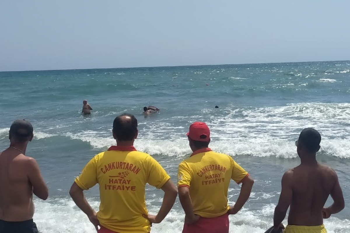 Hatay’da rip akıntısına kapılan vatandaş kurtarıldı
