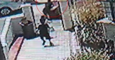 Havlayan köpekten korkup kaçan çocuğa araba çarptı