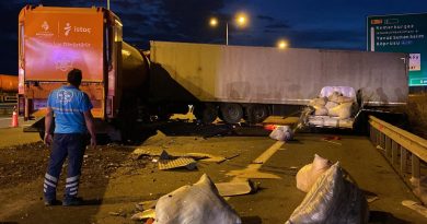 İBB'ye ait İSTAÇ tırı 2 araca çarptı: 2 yaralı