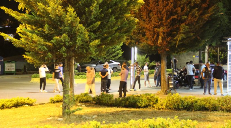 İki grup arasında çıkan kavgada olaya müdahale eden polisler yaralandı