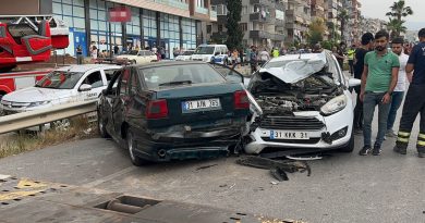 İntihar girişimini izlerken 5 araç kaza yaptı: 5 yaralı