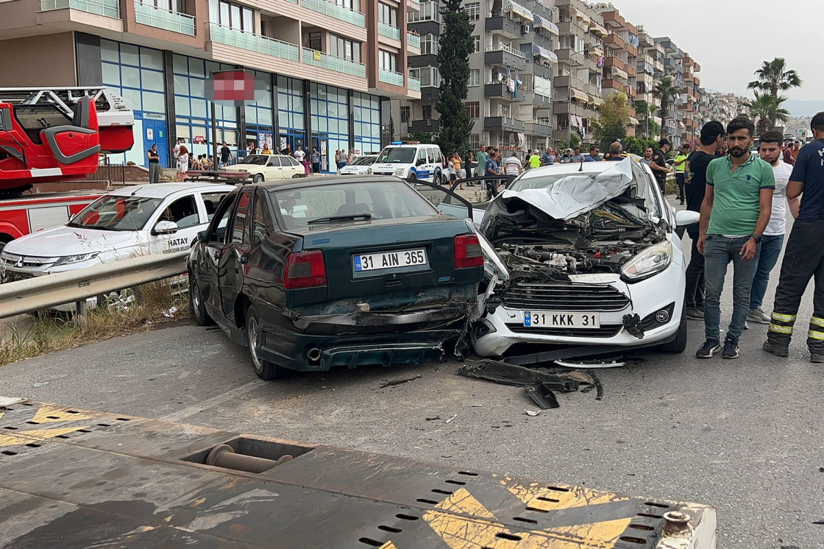 İntihar girişimini izlerken 5 araç kaza yaptı: 5 yaralı