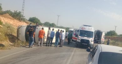 İşçi servisi otomobille çarpıştı: 9 yaralı