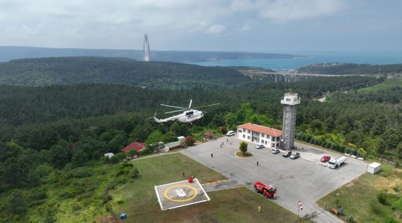 İstanbul’da helikopter destekli nefes kesen yangın söndürme tatbikatı