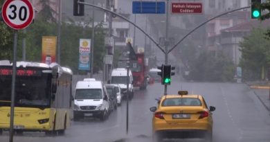 İstanbul'da sağanak yağış etkisini artırıyor