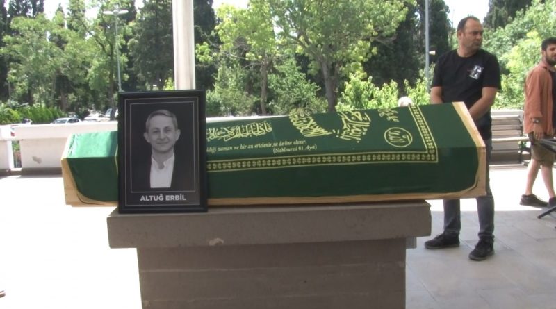 İtalya’daki helikopter kazasında hayatını kaybeden Altuğ Erbil toprağa verildi