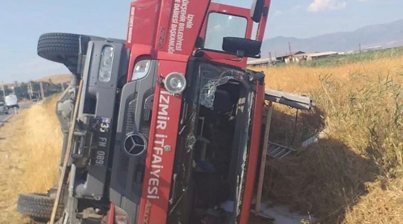 İtfaiye ekibi yangına giderken kaza yaptı: 3 yaralı