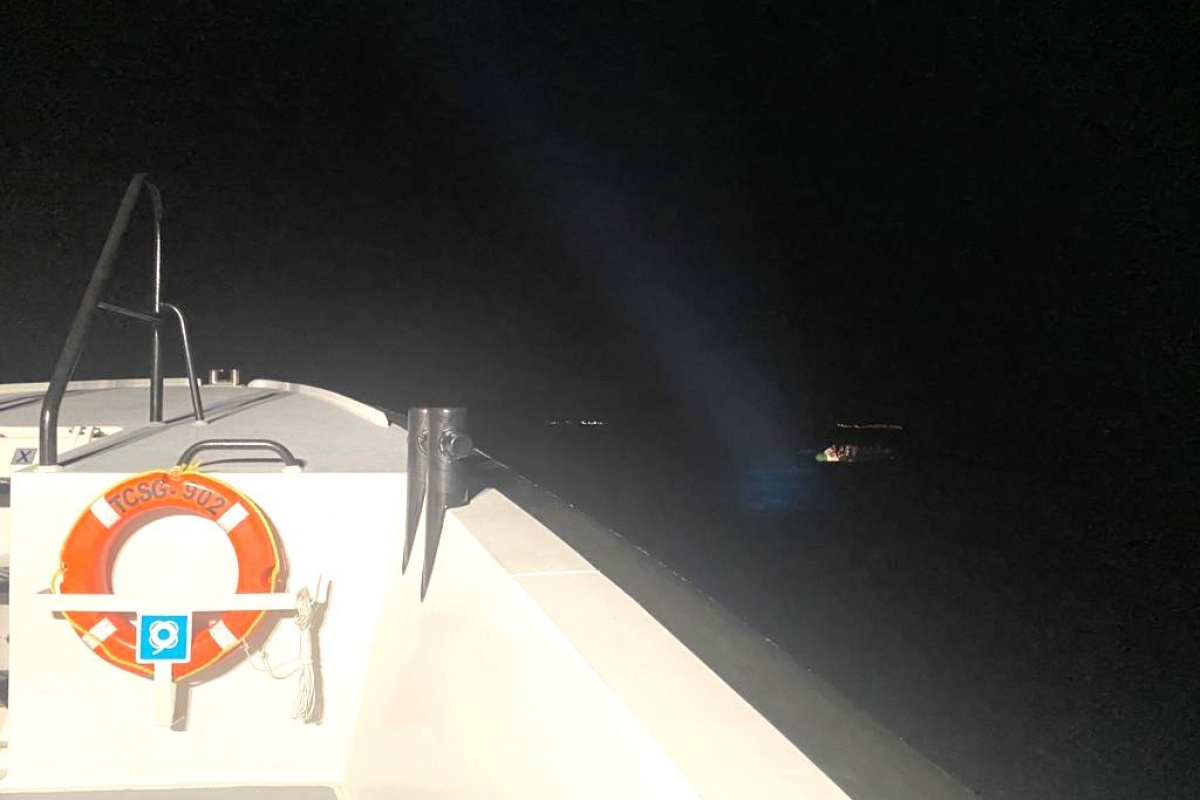 İzmir açıklarında 44 göçmen kurtarıldı