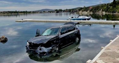 İzmir'de sır olay: Kaza yapan araç denize uçtu, cesedi başka yerde bulundu