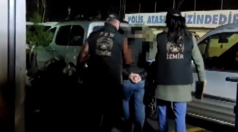 İzmir merkezli FETÖ operasyonunda 31 şüpheli gözaltında