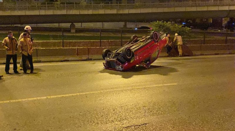 Kadıköy D-100 karayolunda feci kaza! Otomobilde gaz kaçağı sebebiyle karayolu bir süre trafiğe kapatıldı