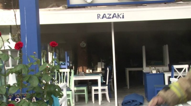 Kadıköy'de restoranda yangın çıktı, bina sakinleri sokağa döküldü