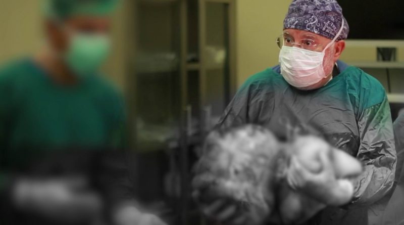Kadın hastanın karnından 16,9 kiloluk dev kitle çıktı, 40 yıllık doktor bile şaşırdı