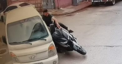 Kamyonet ile motosikletin kazası kamerada
