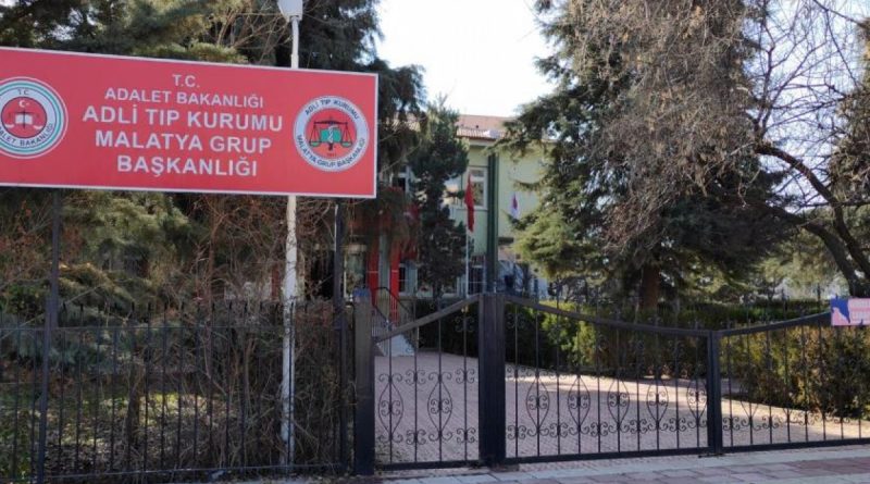 Kanepeden düşüp öldü