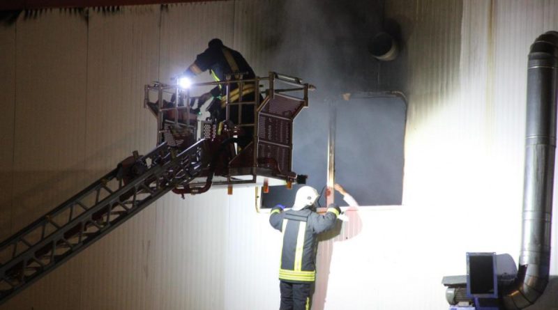 Karaman’da bisküvi fabrikasında yangın çıktı, 10 işçi dumandan etkilendi