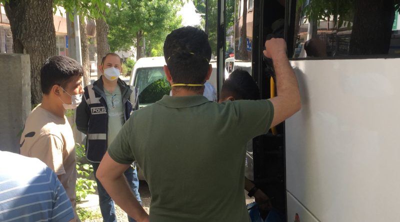 Kars’ta düzensiz göçmenler sınır dışı ediliyor