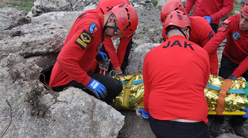 Kars’ta nefesleri kesen deprem tatbikatı