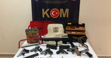 Kars’ta ruhsatsız silah ele geçirildi