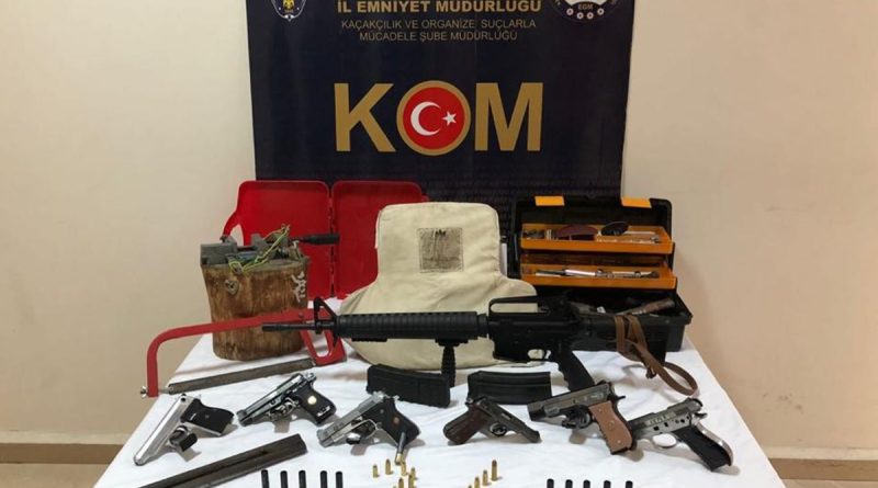 Kars’ta ruhsatsız silah ele geçirildi