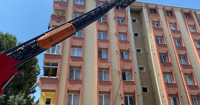 Kartal'da ev sahibi ocakta yemek unuttu, evi yandı