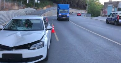 Kartal'da yolun karşısına geçmeye çalışan kadına araba çarptı