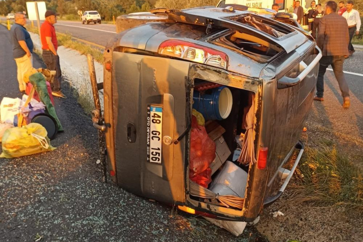 Kastamonu’da hafif ticari araç devrildi: 5 yaralı