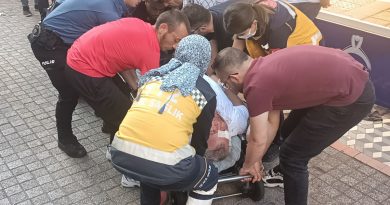 Kavgayı ayırmak isterken hastanelik oldu