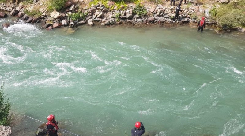 Kayıp sağlıkçıyı arama çalışmalarına köylüler de katıldı