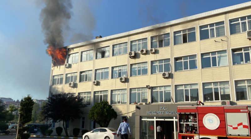 Kaymakamlıkta korkutan yangın