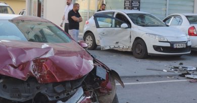 Kayseri'de 2 otomobil çarpıştı, 5 kişi yaralandı