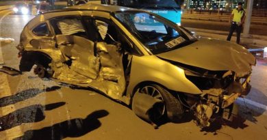 Kaza yapan otomobilin tekerleği koptu: 1’i ağır 3 yaralı