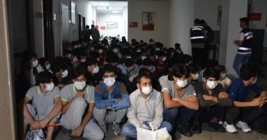 Kocaeli’de 136 düzensiz göçmen ülkesine gönderildi