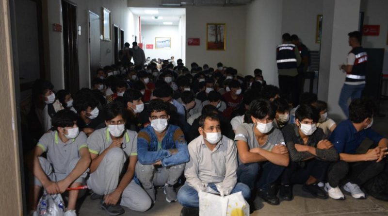 Kocaeli’de 136 düzensiz göçmen ülkesine gönderildi