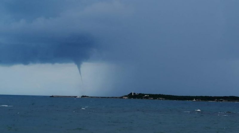 Kocaeli’de deniz ortasında korkutan hortum