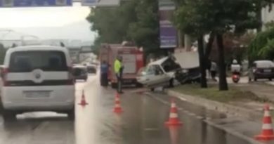 Kontrolden çıkan otomobil ağaca çarptı: 2 ölü