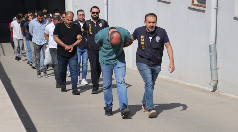 Köpek dolandırıcısı foto montajlı sahte pasaport yapmış