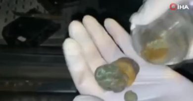 Kovalama sonucu yakalanan araçta uyuşturucu ve tarihi sikke çıktı