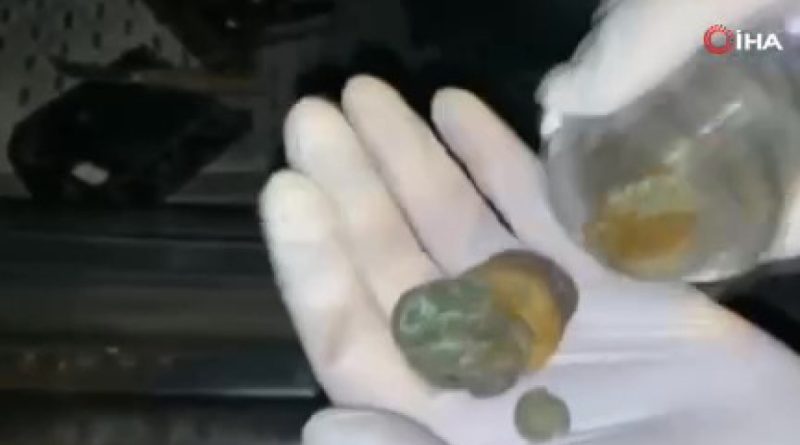 Kovalama sonucu yakalanan araçta uyuşturucu ve tarihi sikke çıktı
