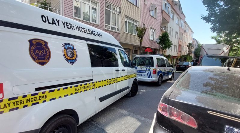 Küçükçekmece’de, içinde çocuk ve kadın olan araca silahlı saldırı