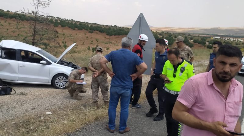 Kum yüklü tır otomobille çarpıştı: 6 yaralı