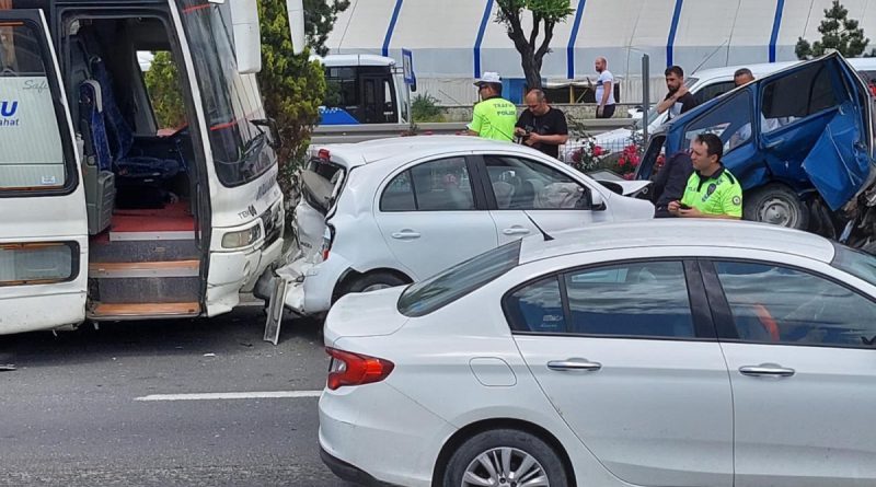 Kütahya'da zincirleme trafik kazası: 3 yaralı