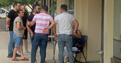 Kuyumcuyu soymak istedi, sert kayaya çarptı